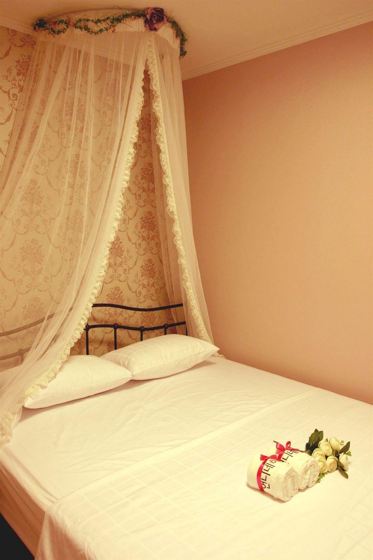 Unni House