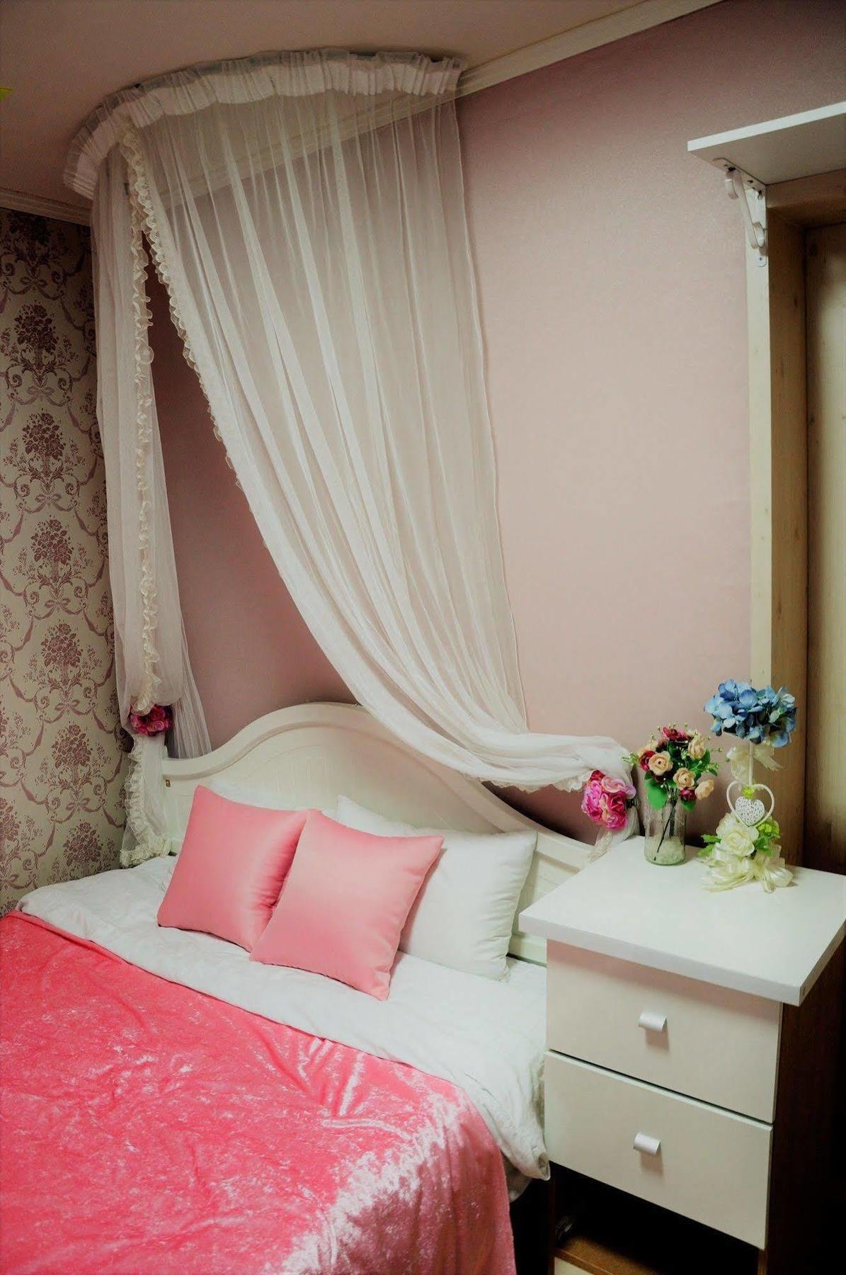 Unni House