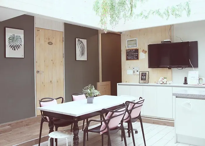 Unni House