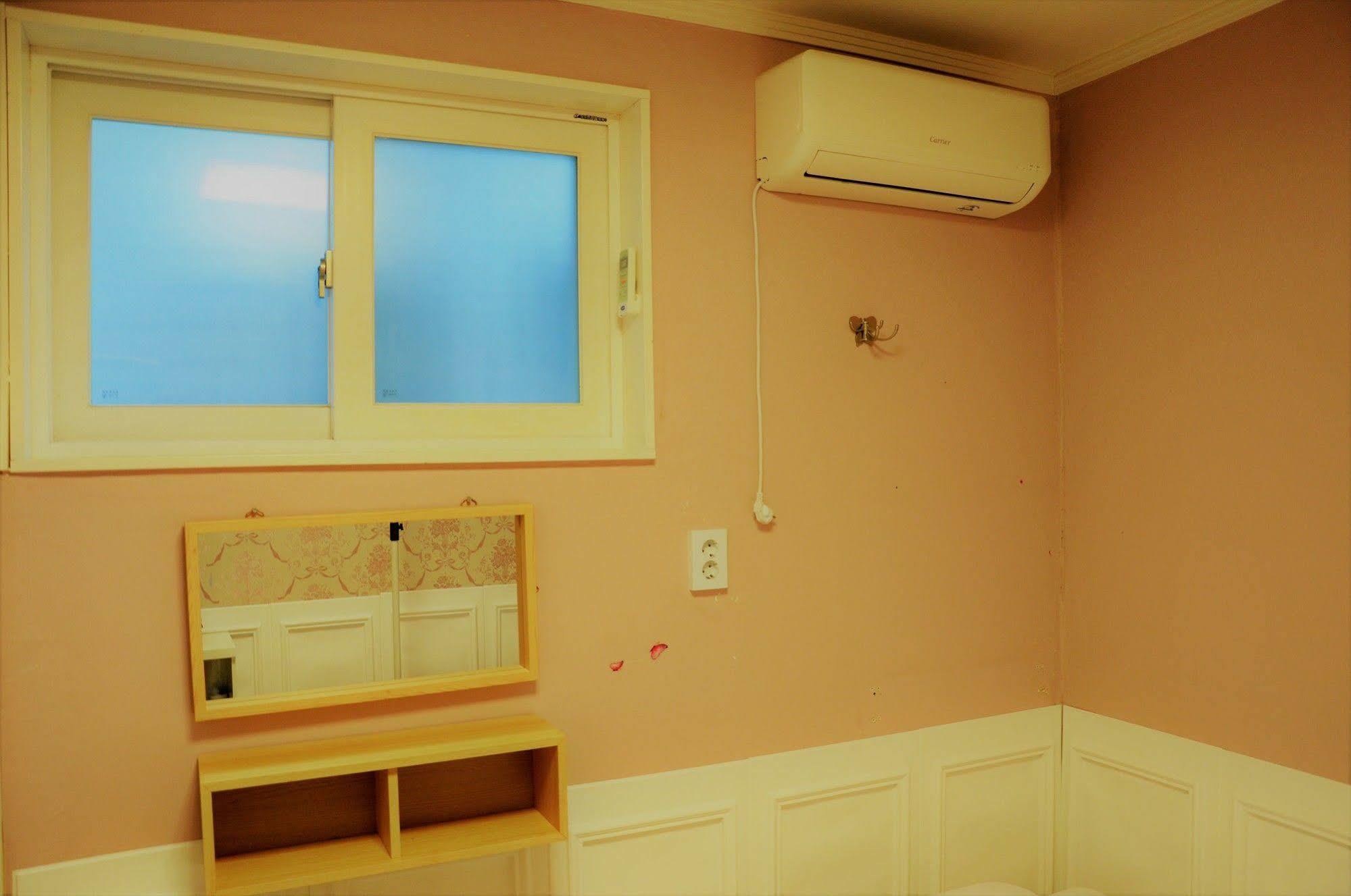 Unni House