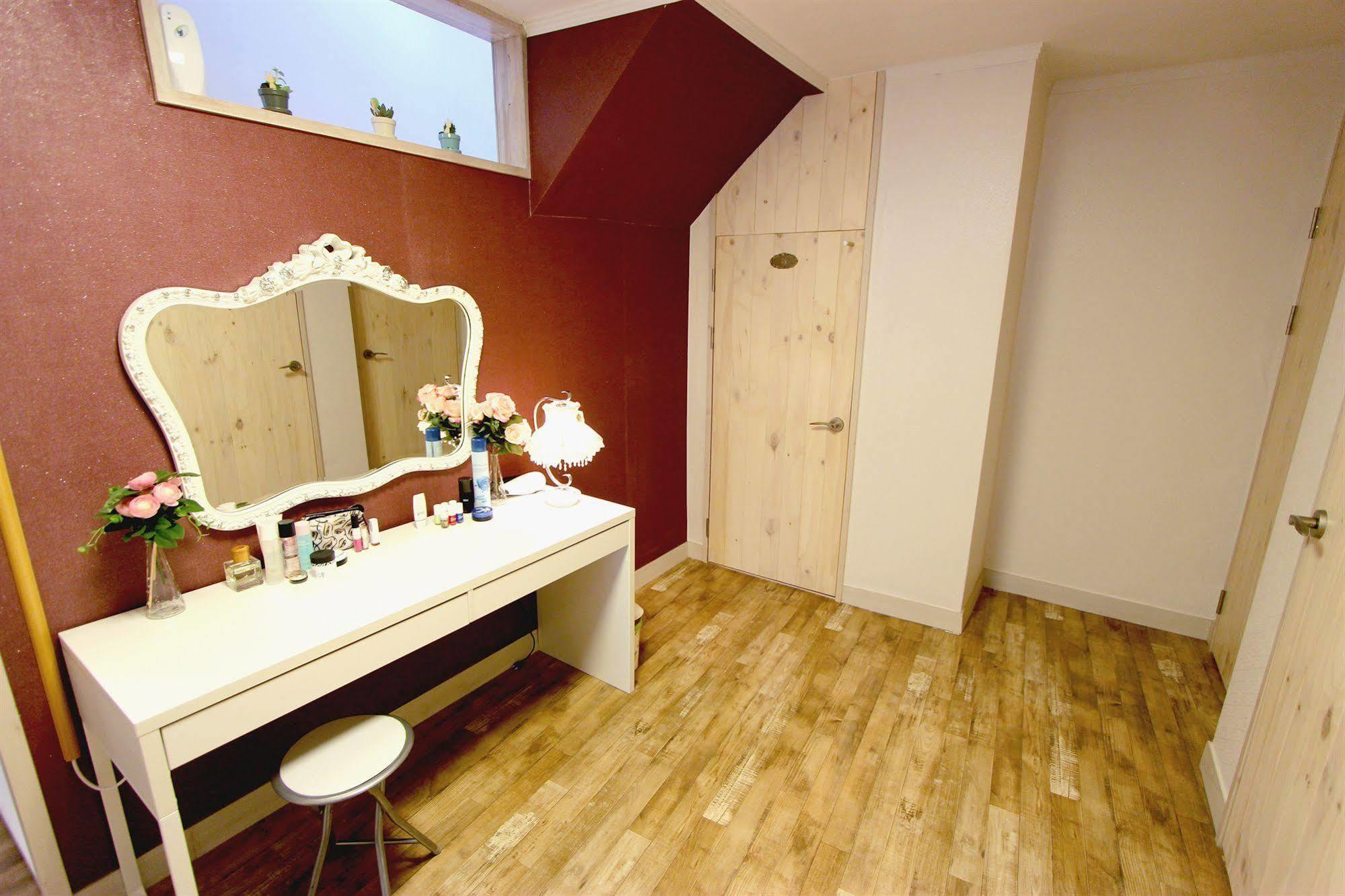 Unni House *